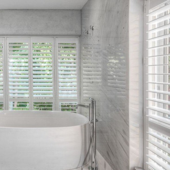 06_bathroom_plantation_shutters-1